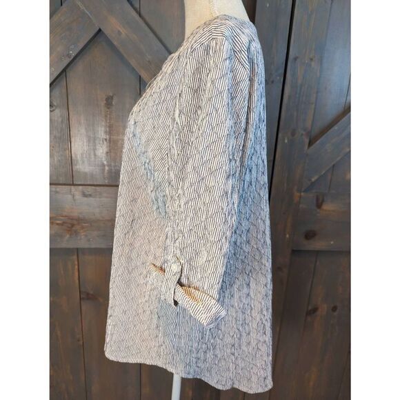 Chicos Womens 2 Medium Pullover Tunic Top Roll Tab Sleeves Black White Stretch - Picture 2 of 13